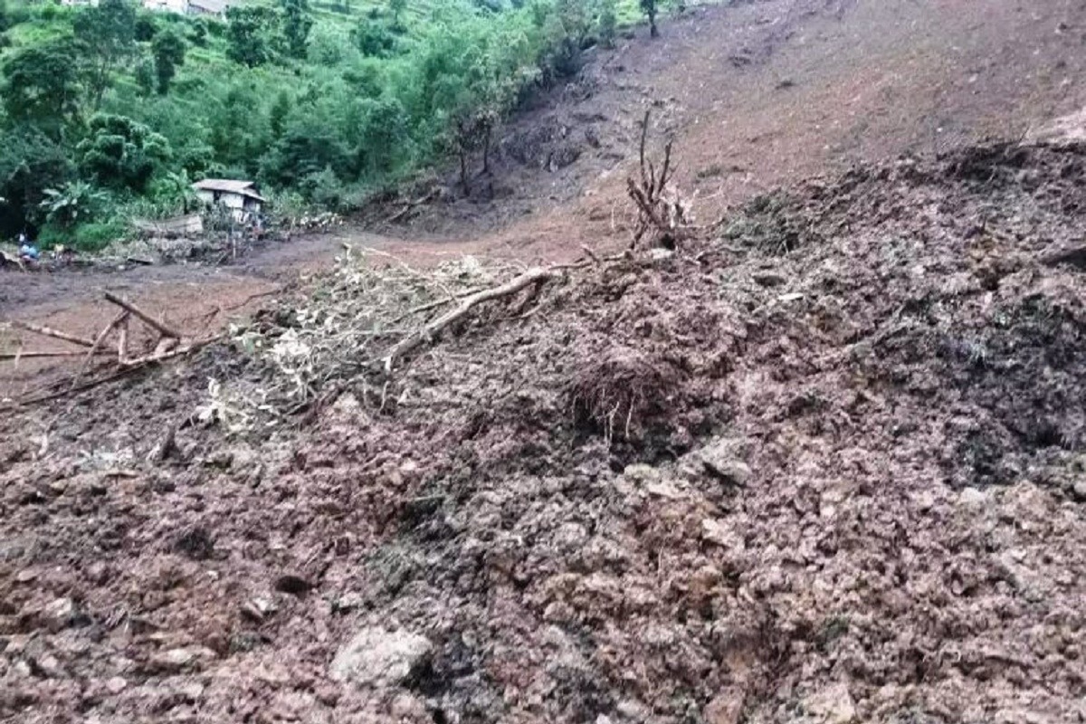 पहिरोले घर पुरिँदा दुई परिवारका ९ जनाको ज्या’न गयो