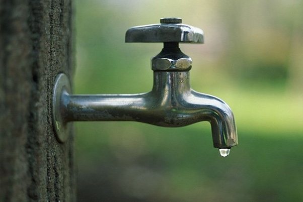 काभ्रेको पनौतीमा खानेपानीको चरम समस्या, ट्याङ्कर बाट पानी वितरण  गरिदै