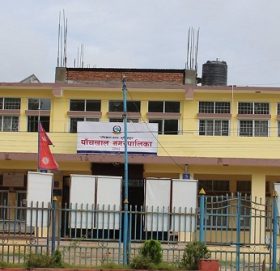 काभ्रेको पाँचखालमा एक शिक्षक बराबर दुई विद्यार्थी!