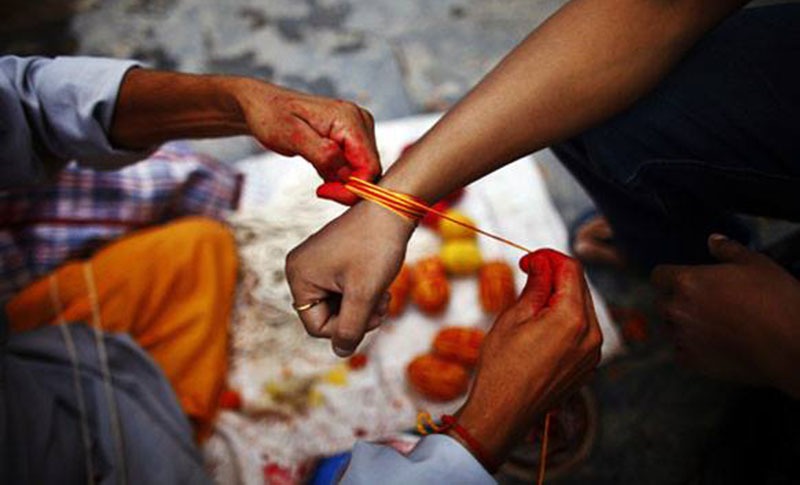 रक्षाबन्धन बाँध्‍न गाउँ निस्किए २७ दिन क्‍वारेन्टाइनमा