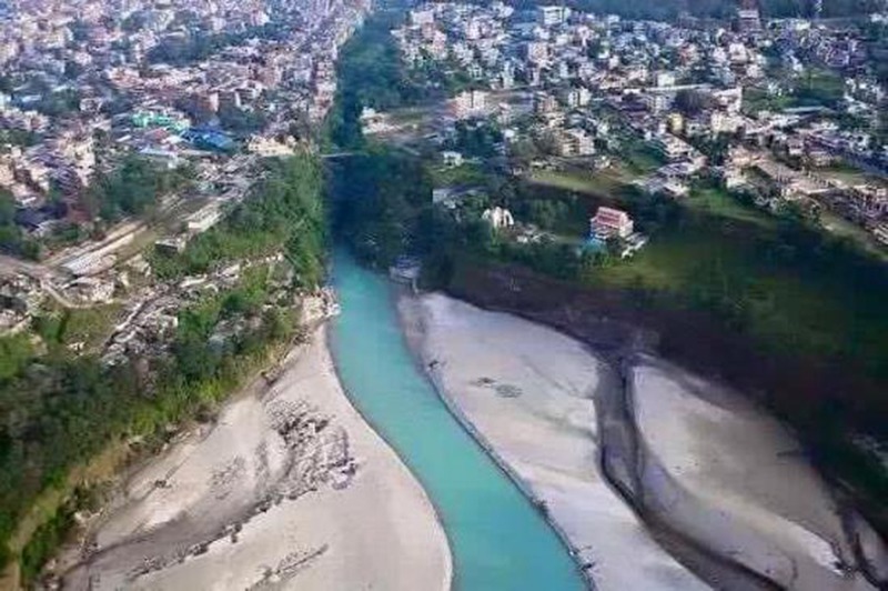 प्रेम जोडीले नहरमा हाम फाले