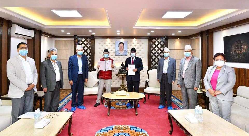 नेकपा कार्यदल प्रतिवेदन : ओलीले सरकार, दाहालले पार्टी सञ्चालन गर्ने