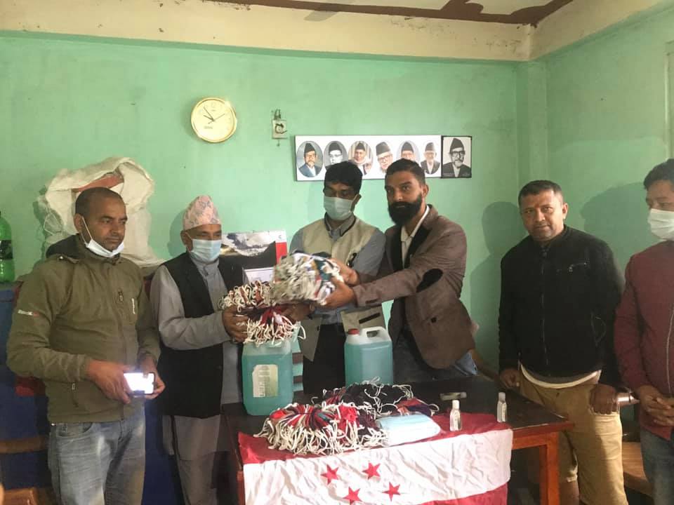 पात्लेखेतमा काँग्रेसद्वारा स्वास्थ्य सामग्री वितरण