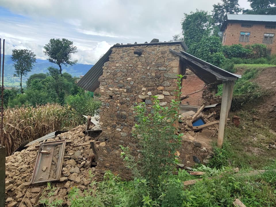 अबिरल बर्षासँगै आएको पहिरोले नमोबुद्ध नगरपालिकाको विभिन्न ठाउँमा क्षति
