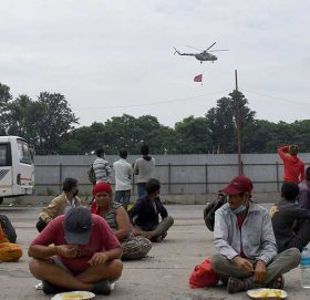 भोको पेटसामु पुष्पवृष्टि