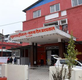 संक्रमितलाई सकसः लक्षणसहितका संक्रमितले नै पाउँदैनन् अस्पताल