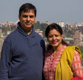 हाँस्य कलाकार हरिवंश आचार्य दम्पतिलाई कोरोना संक्रमण