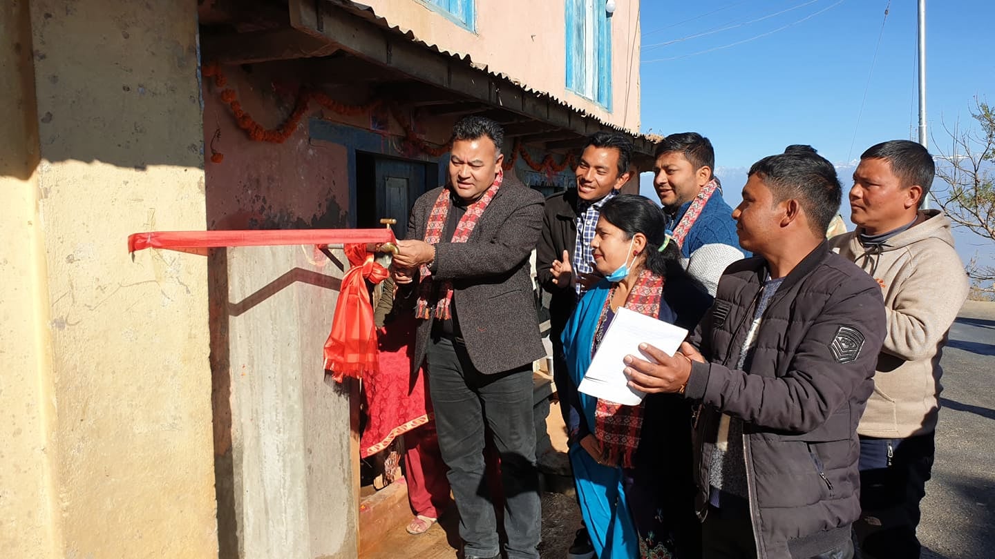 धुलिखेल ११ का करिब ५ सय घरमा पानी सहितको धारा