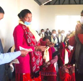 काभ्रेको चौरीदेउराली ८ मा भैसीं सुत्केरी भक्ता वितरण