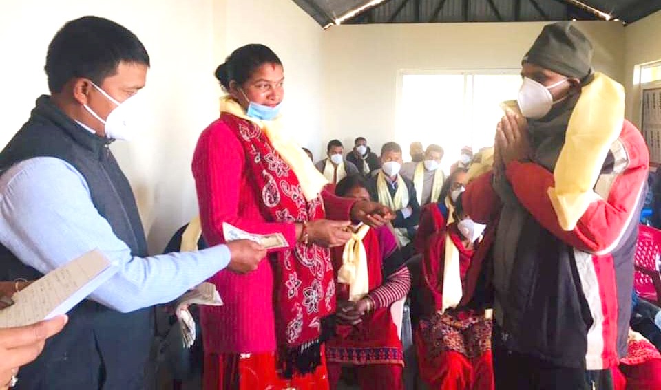 काभ्रेको चौरीदेउराली ८ मा भैसीं सुत्केरी भक्ता वितरण