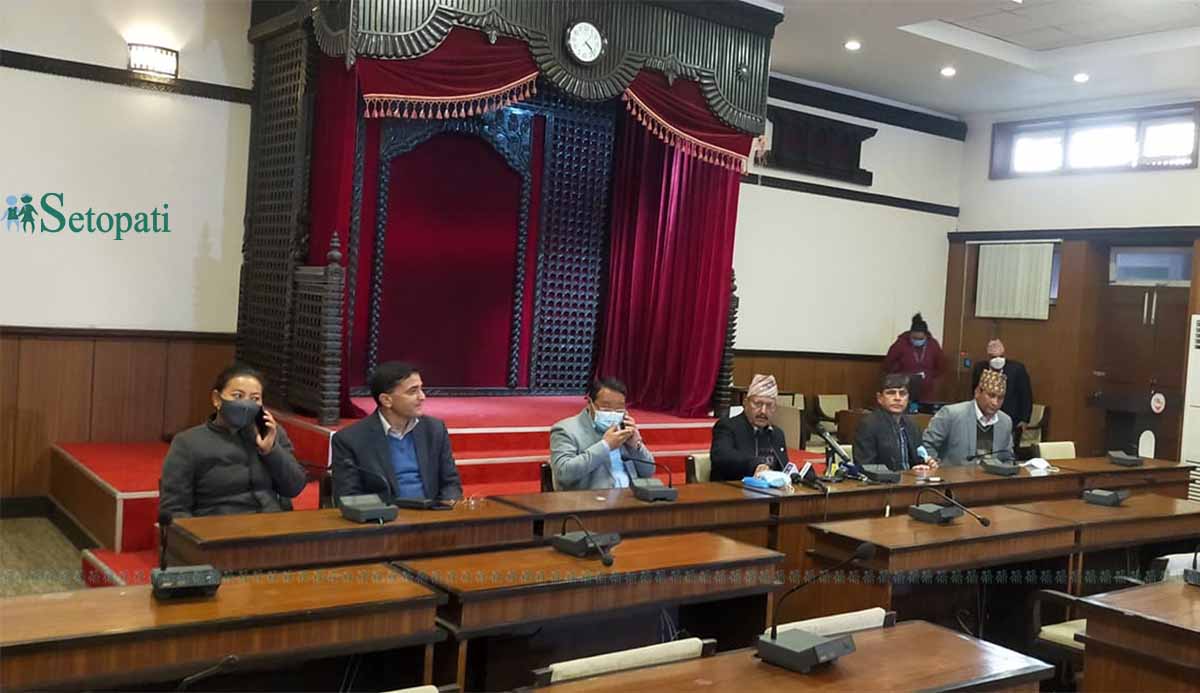 सात जना मन्त्रीद्वारा सामूहिक राजीनामा