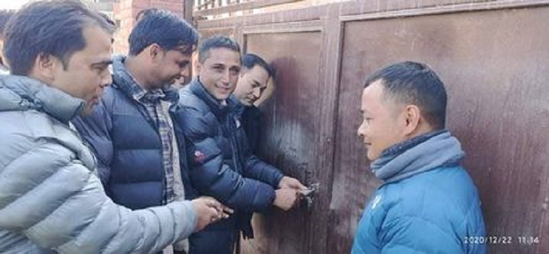 ओली पक्षका युवाद्वारा बनेपामा रहेको पार्टी कार्यालय कब्जा