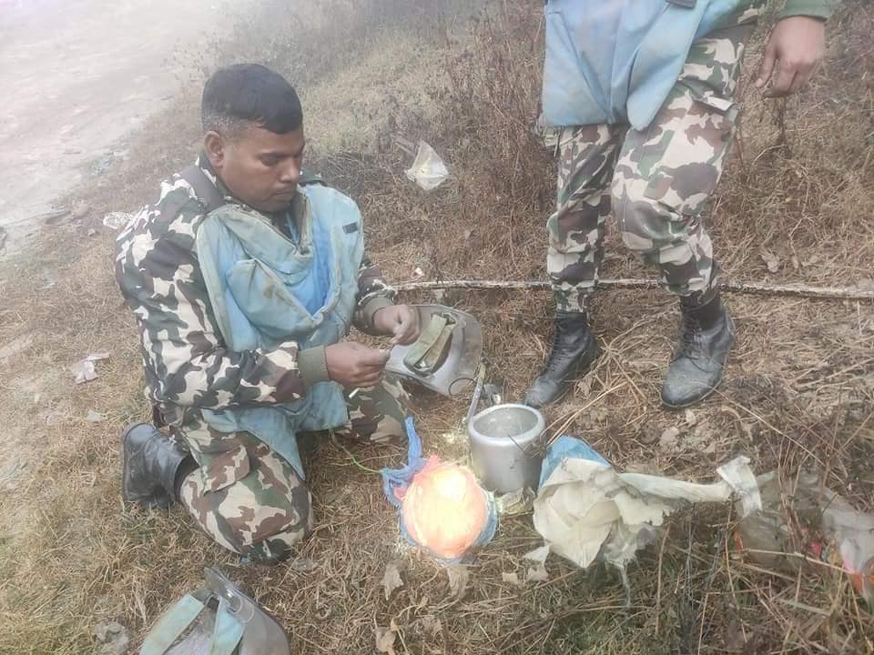 काभ्रेको बनेपामा प्रेसर कुकर ब’म फेला, अ’वरुद्ध अरनिको राजमार्ग सुचारू
