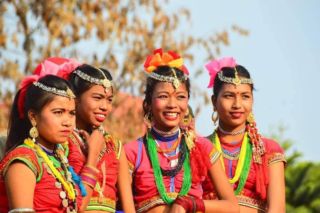थारू समुदायले माघीपर्व मनाउँदै