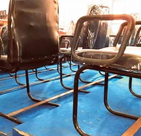 भुइँमा ठोकिए कुर्सी, ताकि संसद् चल्दा कसैले उठाउन नसकोस्