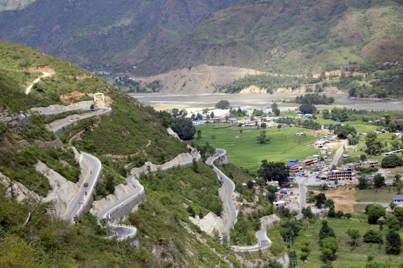 धुलिखेल-सिन्धुली-बर्दिवास सडक मर्मत हुँदै
