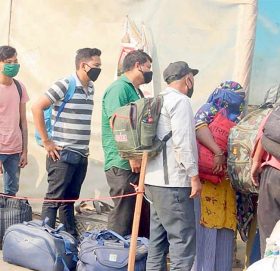 नाकामा ब्यापक लापरवाही : संक्रमितहरु सार्वजनिक यातायातबाट सीधै घरतिर