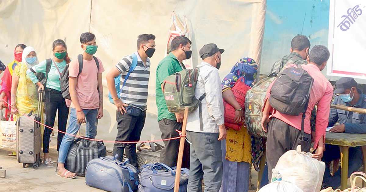 नाकामा ब्यापक लापरवाही : संक्रमितहरु सार्वजनिक यातायातबाट सीधै घरतिर
