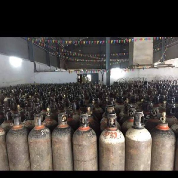 अक्सिजन सिलिन्डर अपर्याप्त