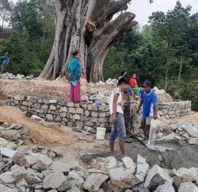 पात्लेखेतको डाँडागाउँ पिपलबाेटमा गुम्बा र पार्क निर्माणको काम धमाधम