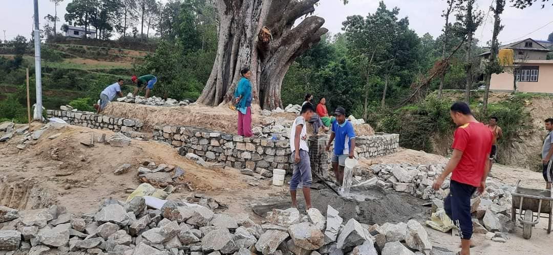 पात्लेखेतको डाँडागाउँ पिपलबाेटमा गुम्बा र पार्क निर्माणको काम धमाधम