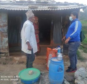 श्रमिक, अपाङ्ग र जेष्ठ नागरिक परिवारलाई खाद्यान्न वितरण