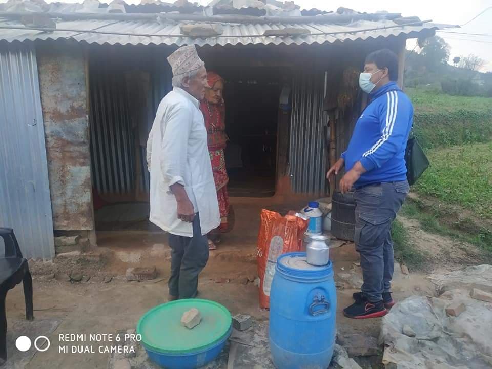 श्रमिक, अपाङ्ग र जेष्ठ नागरिक परिवारलाई खाद्यान्न वितरण