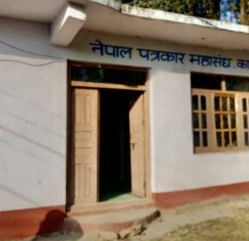 नेपाल पत्रकार महासंघ काभ्रेलाई काभ्रे सेवा समाज कतारले गर्यो चालिस हजार सहयोग