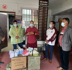 आनि छोइङ डोल्मा र प्रारम्भ सामाजिक सस्थाबाट चार नगरपालिकालाई स्वास्थ्य सामग्री सहयोग