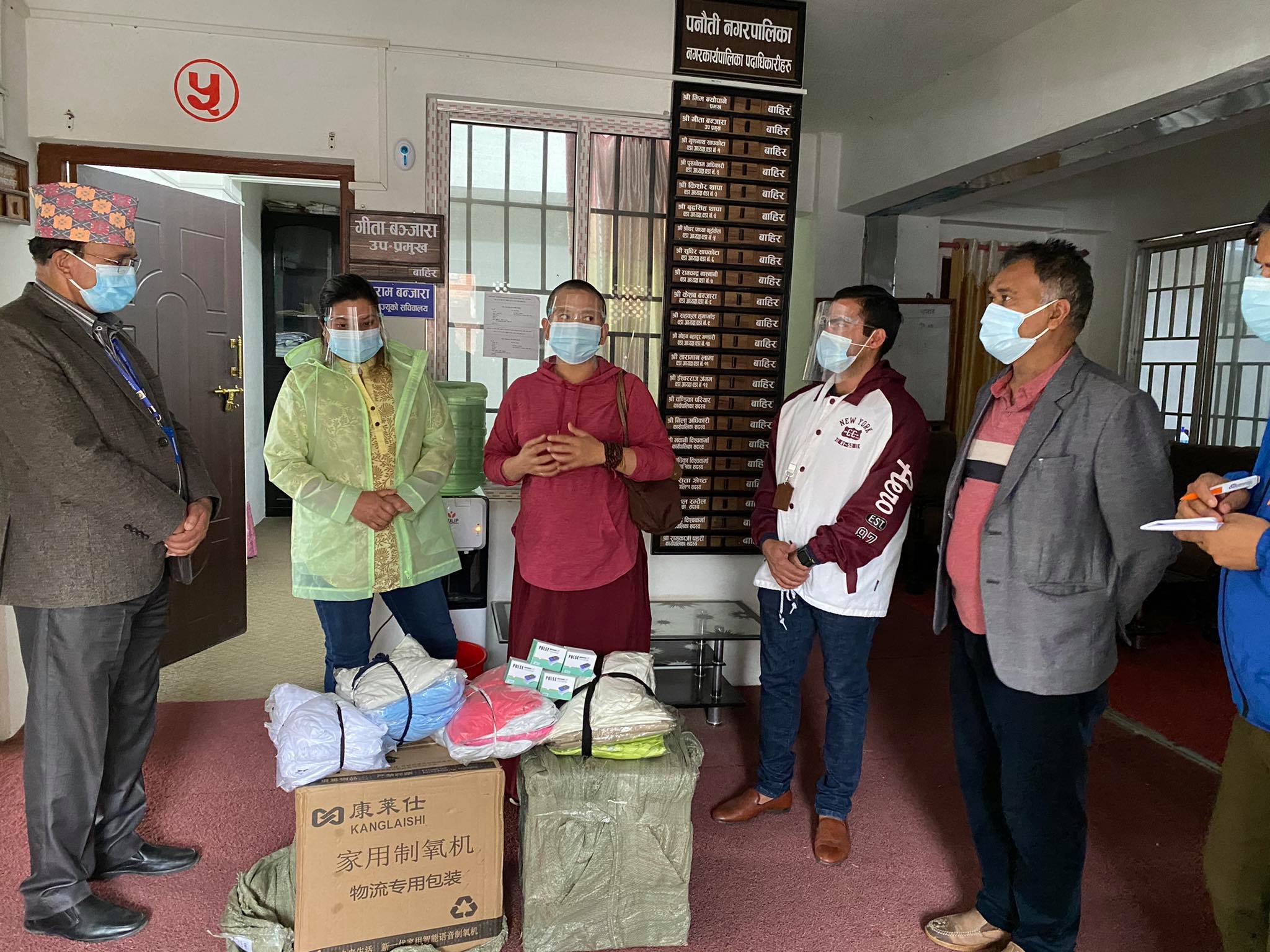 आनि छोइङ डोल्मा र प्रारम्भ सामाजिक सस्थाबाट चार नगरपालिकालाई स्वास्थ्य सामग्री सहयोग