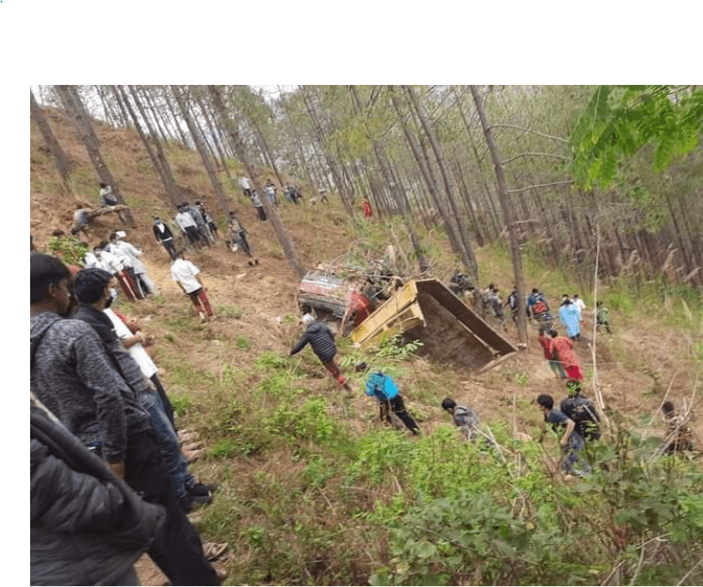 काभ्रेको कोशीपारीमा टिपर पल्टियो, चालकको मृत्यु