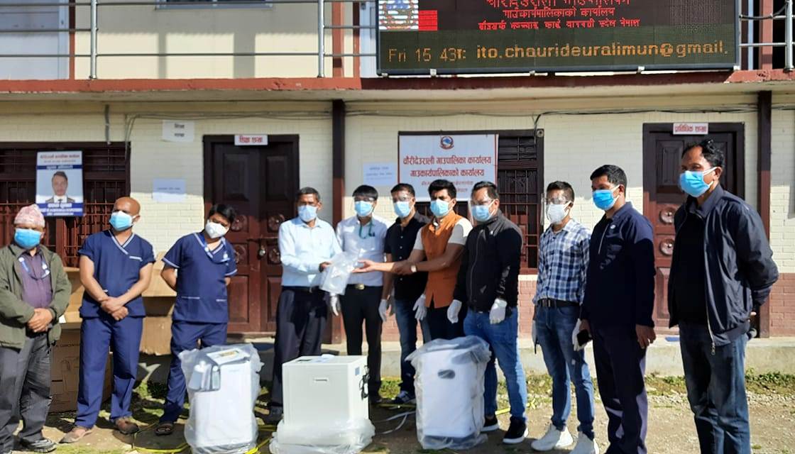 चौंरीदेउराली गाउँपालिकालाई स्वास्थ्य सामाग्री सहयोग