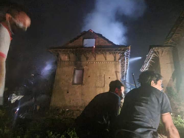 काभ्रेको पाँचखालमा आगलागी, घर गोठ जलेर नष्ट