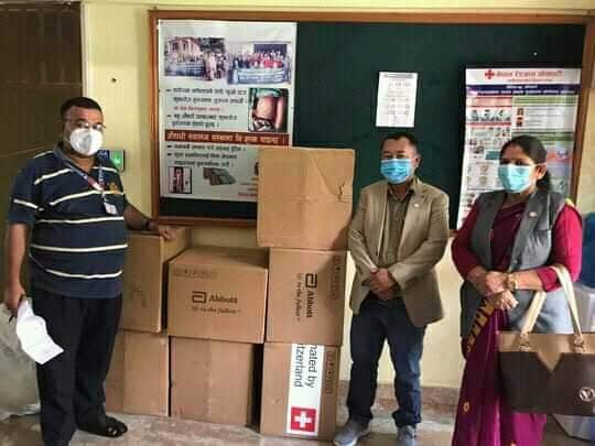 सांसद लामा र भुर्तेलद्वारा जनस्वास्थ्य कार्यालय काभ्रेलाई स्वास्थ्य सामग्री हस्तान्तरण