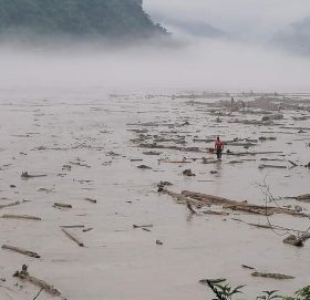 दोलालघाट: इन्द्रावतीमा बाढी आउँदा सुनकोशी छेउका घर कसरी परे डुवानमा ?