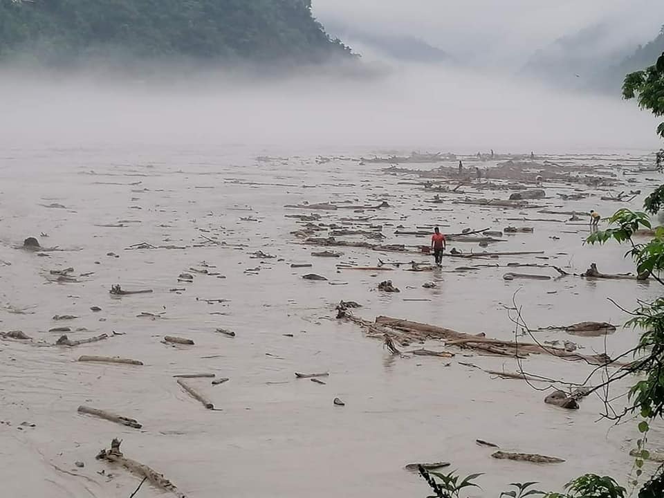 इन्द्रावती नदीमा बाढी: काभ्रे तर्फ भौतिक र मानवीय क्ष’ति छ की छैन् ?