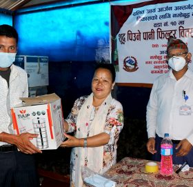 नमोबुद्धमा दलित समुदायलाई शुद्ध पानीका लागि फिल्टर वितरण