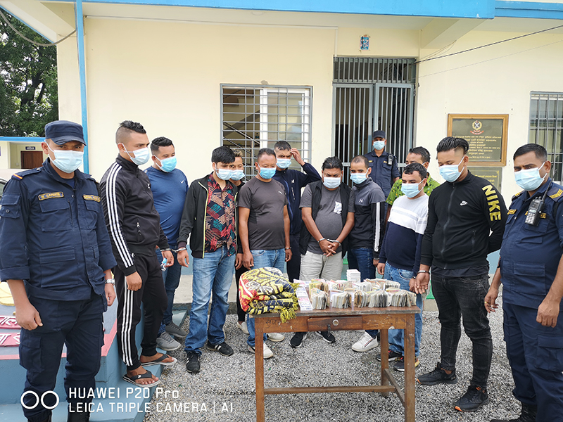 काभ्रेबाट ११ जना जुवाडे पक्राउ, ७ लाख बरामद