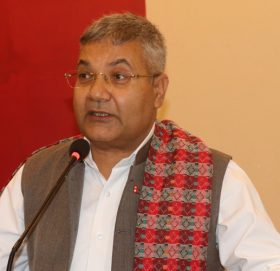 पृथ्वीनारायणको शालिक फुटाएर गणतन्त्रको गीत गाउँछौँ, देशको मौलिकता बिर्सन्छौँ : गोकुल बास्कोटा