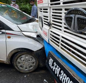 काभ्रेको कोशीपारीमा ट्याक्सी र बस एक अपासमा ठोक्कियो