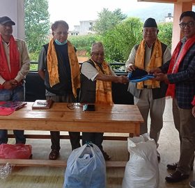 भगवतीका विद्यार्थीलाई पोशाक सहयोग
