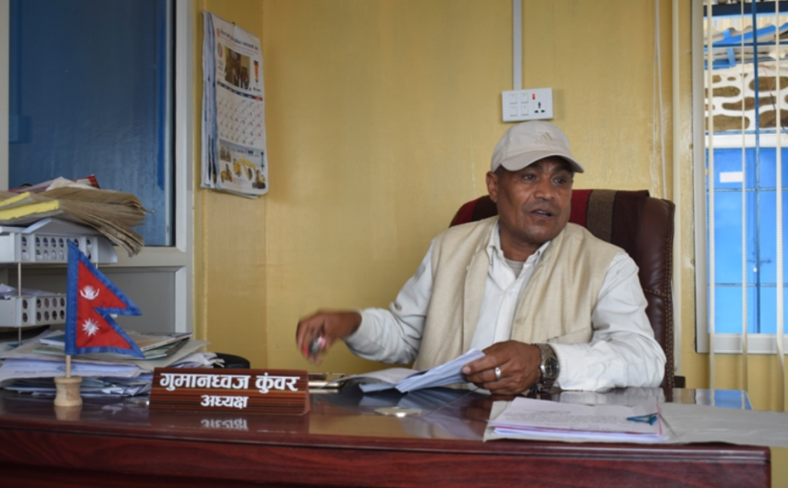 भुम्लु गाउँपालिकाका अध्यक्ष कुँवर माथि कार्यकक्षमै सेवाग्राहीलाई हातपात गरेको आरोप