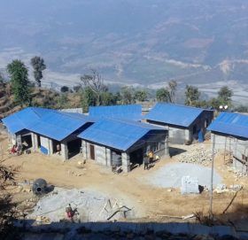 मण्डनदेउपुरकाे एकीकृत नमुना तामाङ बस्तीका १७ घरले पाए अन्तिम किस्ता