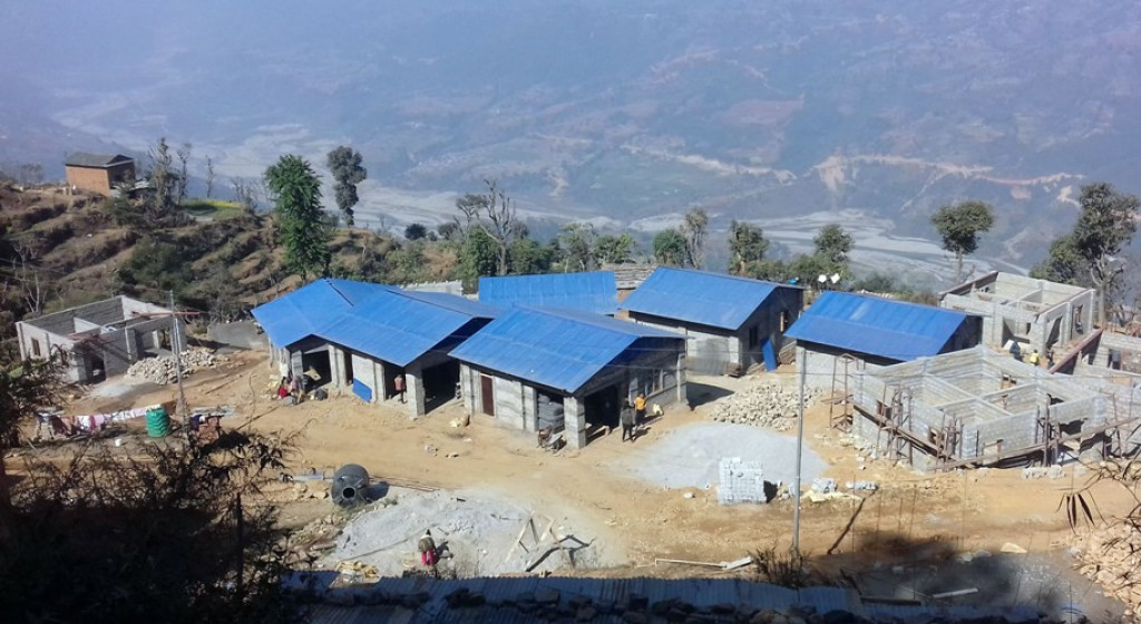 मण्डनदेउपुरकाे एकीकृत नमुना तामाङ बस्तीका १७ घरले पाए अन्तिम किस्ता