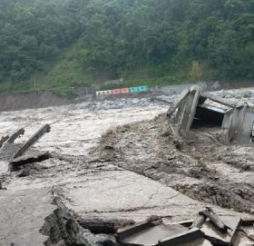 मेलम्चीको बाढीले गए राति ७ घर बगायो