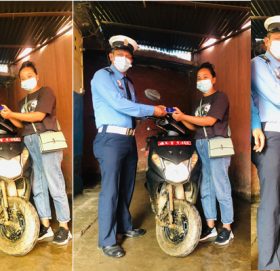 काभ्रे प्रहरीले दुई वर्ष अघि हराएको स्कुटर धनीलाई बुझायो