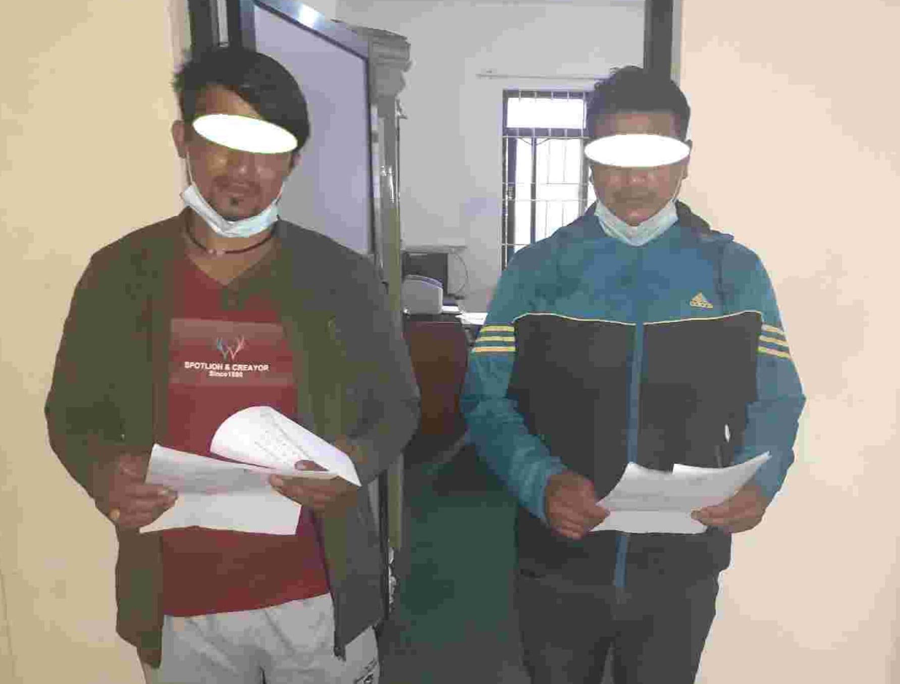 काभ्रेबाट अबैध काठ सहित दुई जना पक्राउ