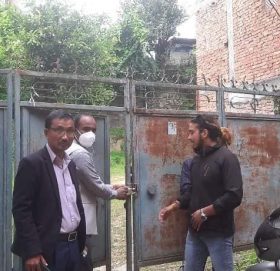 धुलिखेलमा कांग्रेस संस्थापन पक्षले लगायो निर्वाचन स्थलमा ताला