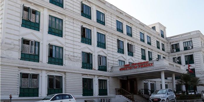 कोरोनाले रोजगारी गुमाएका गरिबलाई १० हजार रुपैयाँ