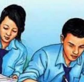 कक्षा १२ को परीक्षामा आमा–छोरासँगै